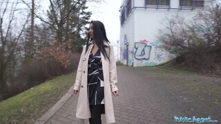 Public Agent - Wild Nicol kedveli a termetes pélót