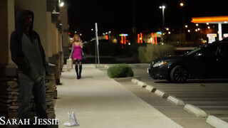 Naughty America - Sarah Jessie a csábító tetkós milf