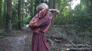 MoxieFilms - Gigászi keblű hippi pipi