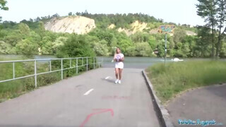 Public Agent - Hatalmas csöcsű formás fenekű bige