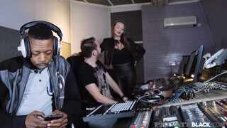 PrivateBlack - Stacy Cruz élvezi a termetes dárdát