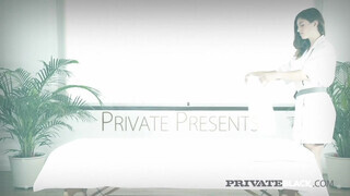 PrivateBlack - Julia Rocka a szenvedélyes masszőr pipi