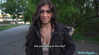 Public Agent - Alicia Trece a fogszabályzós spanyol csajszika