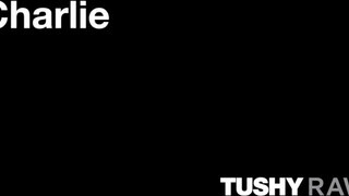 TUSHYRAW - Charlie a szívdöglesztő világos szőke milf