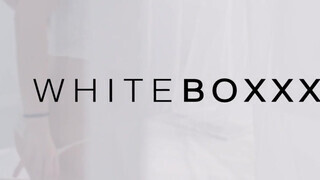WhiteBoxxx - Mia Split a hajlékony orosz maca