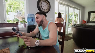 BANGBROS - Crystal Chase a nagy cickós latina gádzsi