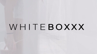 WhiteBoxxx - Ginebra Bellucci fenékbe reszelve