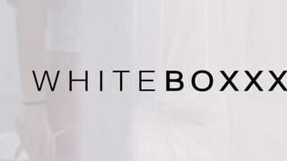 WHITEBOXXX - Liya Silver a kívánatos csöcsös bige