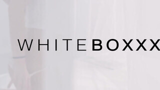 WHITEBOXXX - Romy Indy a tüzes barna pipi