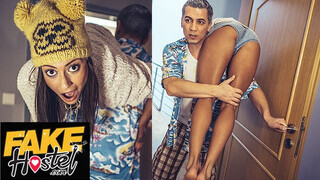 Fake Hostel Porn - Cassie Del Isla a szexy turista pipi