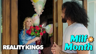 REALITY KINGS - Jenna Starr a gigászi fenekű mami