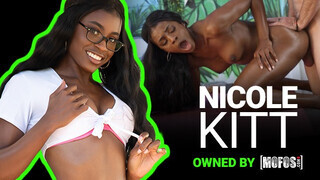 Mofos - Nicole Kitt a fullos termetes didkós néger csajszika
