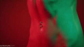 Szuper szívdöglesztő bige sybil olajozza magát és masztizik