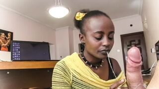 Nyakörves néger kéjnő nyáladzik a főnök kukacán