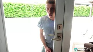 Szívdöglesztő 40-es sierra megdugja a tini kukkolót