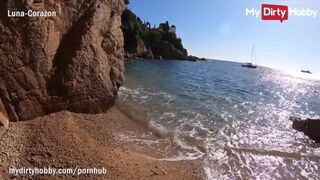 Luna Corazon tüzes oboázása a strandon, majdnem elkapták