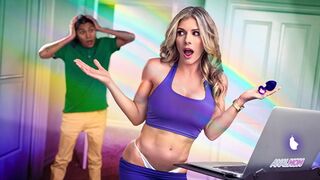 Cory Chase hatalmas fenekét a nevelő tini bájdorong megdugja