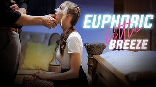 Cuki zsenge Breezy Bri kinky hangulatban csábítja a nevelő atyja barátját szexy alsóruhában