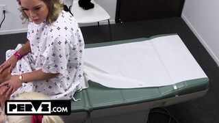 Mimi Monet óriási fenekű bűbájos a gigászi farkú orvosnál a rendelőben