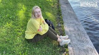 Webcamos maca szopásért kap pénzt a parkban
