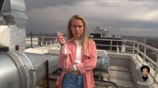 Szexi kéjnő majdnem lenyelte a cerkát az utcán