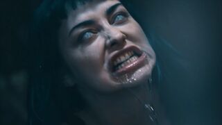 Kívánatos Kék Hajú Punk Csaj Átváltozása - Jewelz Blu a Parasited Csatornán Vadul Mag Numb-bal